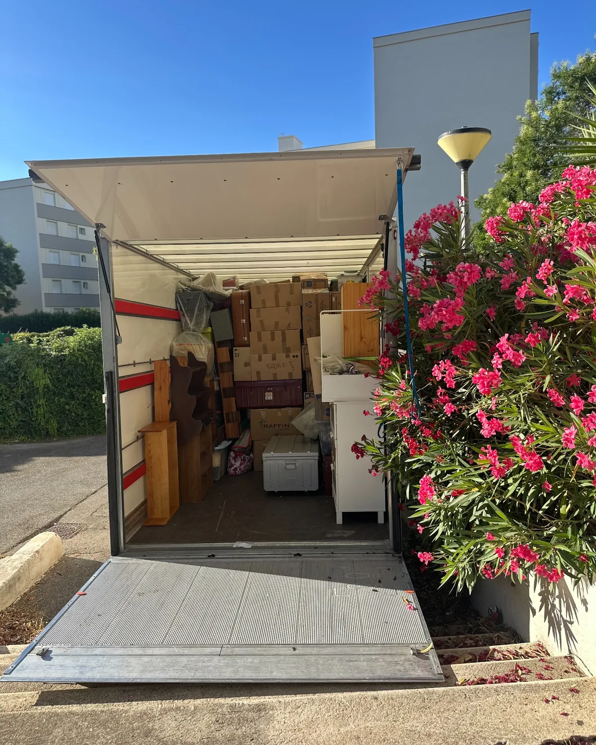 Camion GO Delivery chargé pour un déménagement